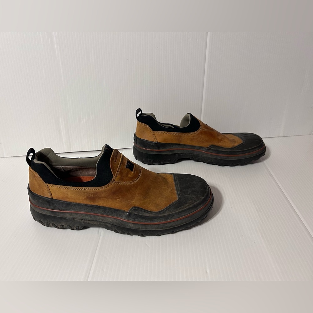 CLARKS brown leather duck shoe slip on men size 11 M
